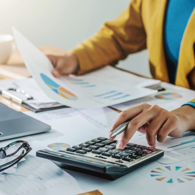 Business woman working in finance and accounting Analyze financ